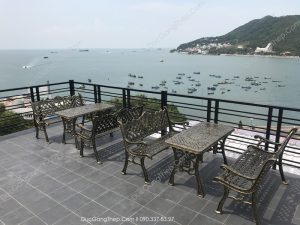 ban-ghe-gang-duc-phong-cach-co-dien