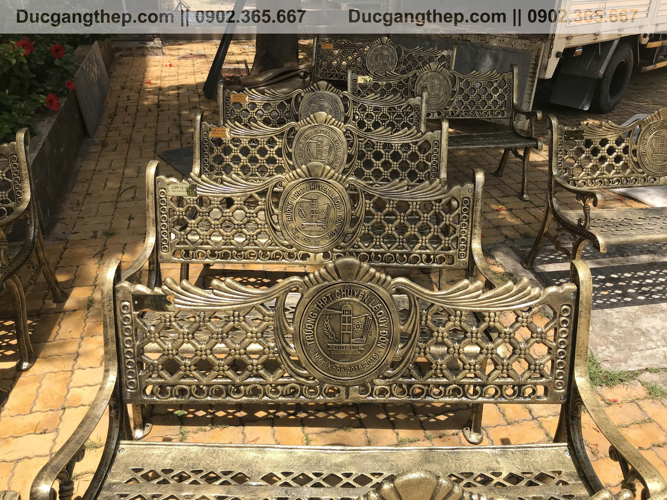 Ghe-gang-duc-co-dien-–-Sang-trong-tu-chat-lieu-den-thiet-ke-1